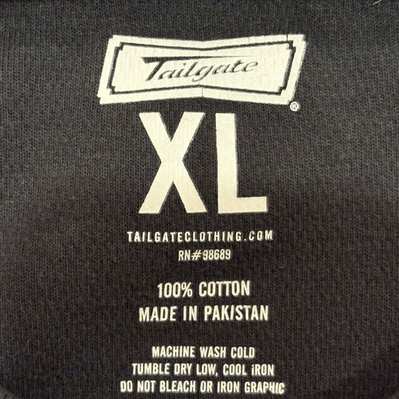 NWOT Charcoal Chicago Skyline Graphic Long Sleeved Thermal Tee Tailgate XL - Picture 3 of 3